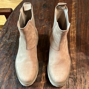 Timberland women boots like new